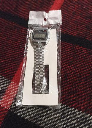 Наручные часы в стиле casio vintage