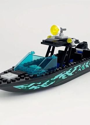 Конструктор лодка катер подставка для мини фигурок военных art3680