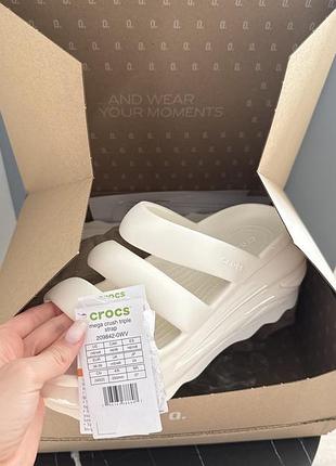 Шлепки crocs mega crush triple stripe