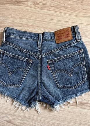 Жіночі джинсові шорти від levi’s