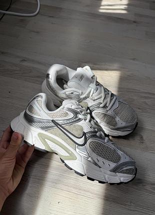 Кросівки жіночі nike w v5 rnr
