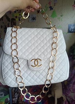 Сумочка chanel.
