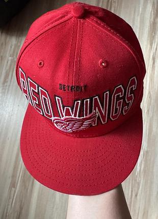 Оригінальна бейсболка з логотипом хокейної команди red wings