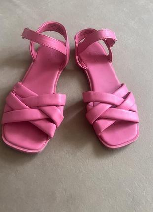 Босоніжки zara