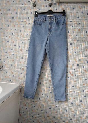 Джинсы мом levis.