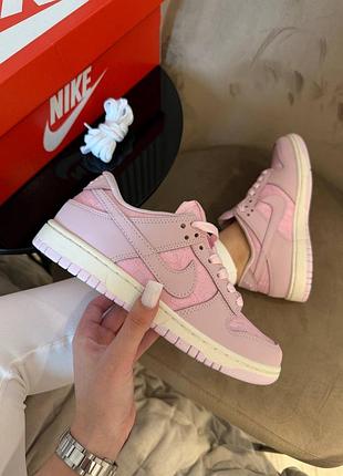 Стильные женские кроссовки nike dunk low regal pink