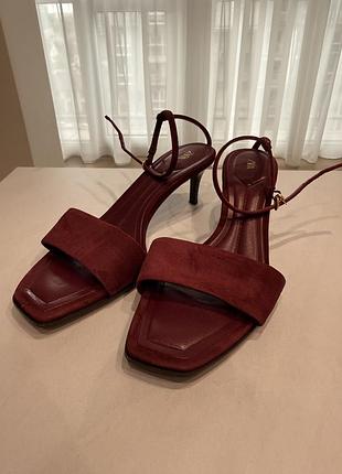 Босоніжки zara
