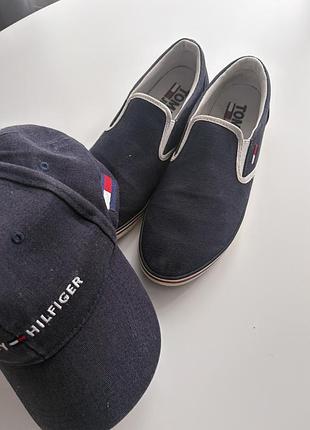Взуття та бейсболка tommy hilfiger