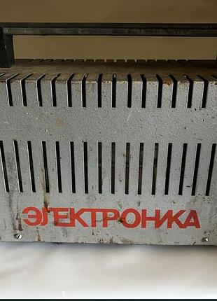Радянський зарядно-пусковий пристрій електроніка  2500 грн