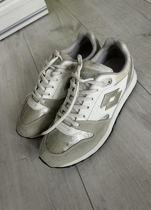 Оригінальні жіночі кросівки lotto trainer wedge ii (розмір 38) / білі бежеві