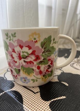 Керамічна чашка з квітковим візерунком, виробництва компанії cath kidston