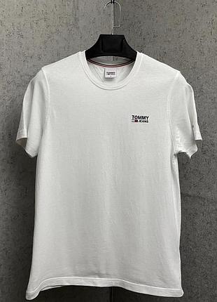 Біла футболка від бренду tommy hilfiger jeans
