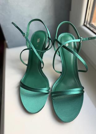 Босоніжки zara