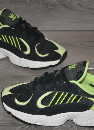 Продам кроссовки фирма adidas yung-1.