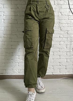 Жіночі штани хакі bershka