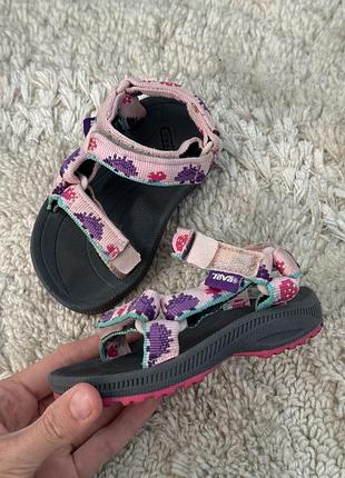 Босоніжки teva