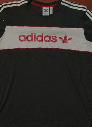 Чоловіча футболка adidas originals colorblock чорна з червоним логотипом