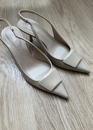 Туфлі на маленькому каблуку zara