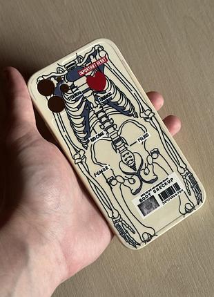 Креативний чохол з принтом скелета "body checkup" для iphone 12 / 12 pro — бежевий