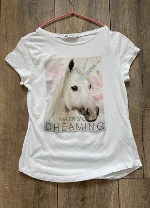 Біла футболка h&m з єдинорогом та написом «never stop dreaming»