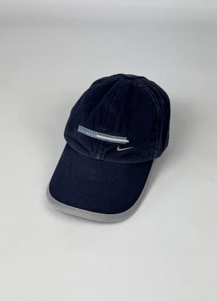 Вінтажна кепка nike vintage blue cap 90’s оригінал темно синя з великим вишитим логотипом розмір one size
