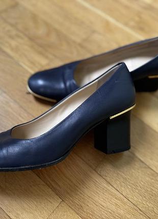 Шкіряні туфлі bally