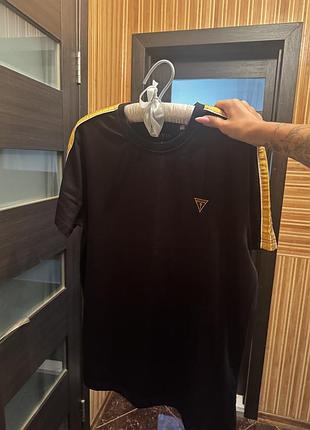 Нова футболка guess ! m розмір