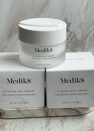 Легкий зволожуючий денний крем з вітаміном с medik8 c-tetra day cream