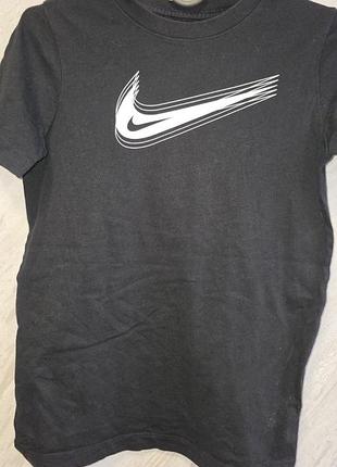 Футболка чоловіча nike чорна