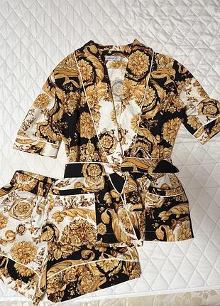 Костюм в стиле versace