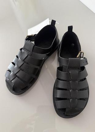 Круте взуття для дівчинки hm