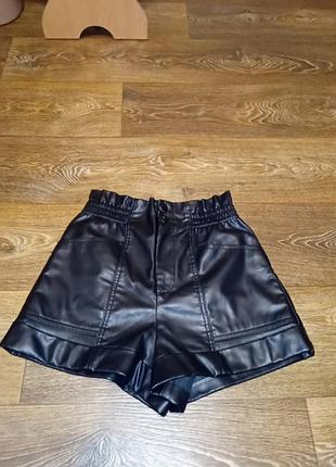 Кожаные шорты zara