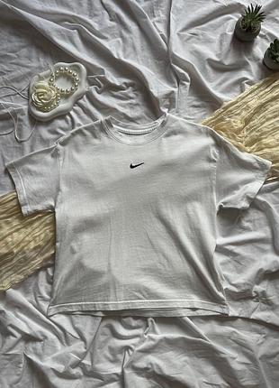 Вкорочена футболка nike