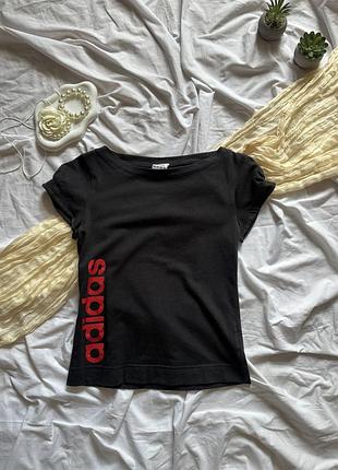 Чорна жіноча футболка adidas