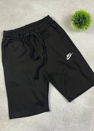 Чоловічі шорти nike в чорному кольорі