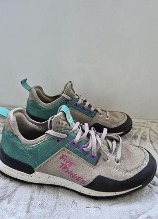 Кроссовки 39-40 размер