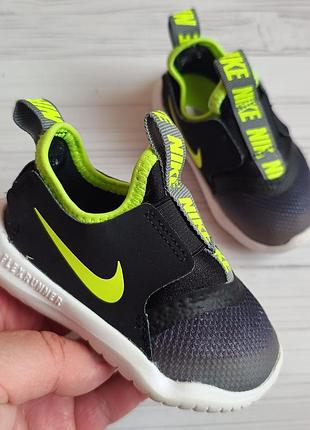 Оригинальные nike р21 длина стельки по факту 13см
ц399грн