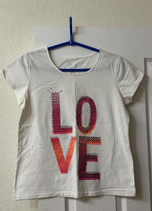 Біла приталена футболка
