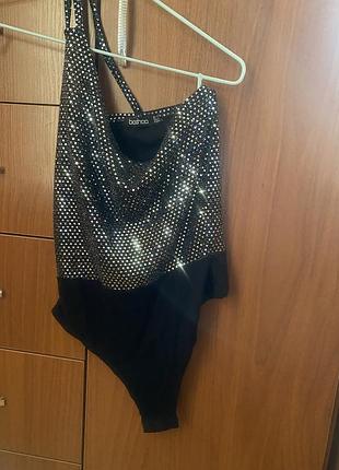 Привабливе боді від бренду boohoo