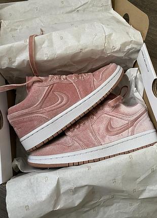 Кеди nike jordan жіночі пудрово-рожевого кольору, wmns air jordan 1 low se