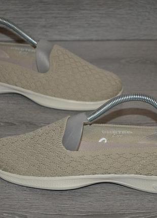 Продам кроссовки фирма skechers.