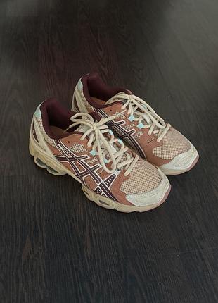 Кросівки asics