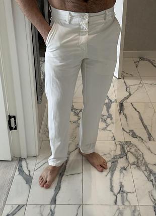 Чоловічі білі брюки zara