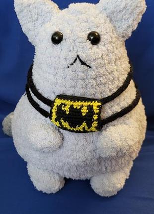 Кот-бетмен амигуруми из плюшевой пряжи, ручная работа. игрушка