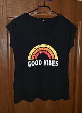 Черная женская футболка с принтом good vibes
