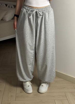Жіночі штани oversize, жіночі джогери oversize, трендові джогери, широкі джогери, спортивні джогери, спортивні штани, трендові штани з резинкою
