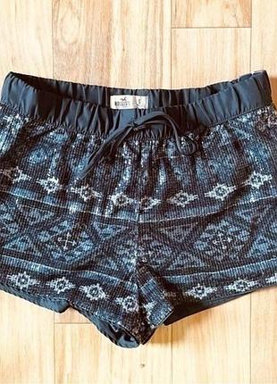 Короткие шорты в паетках