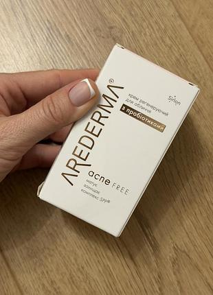 Регенеруючий крем для обличчя arederma acne free з пробіотиками.
