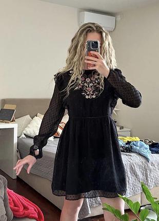 Сукня з вишивкою zara