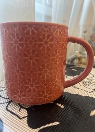Рожева керамічна чашка з рельєфним візерунком "ромашка"  stoneware